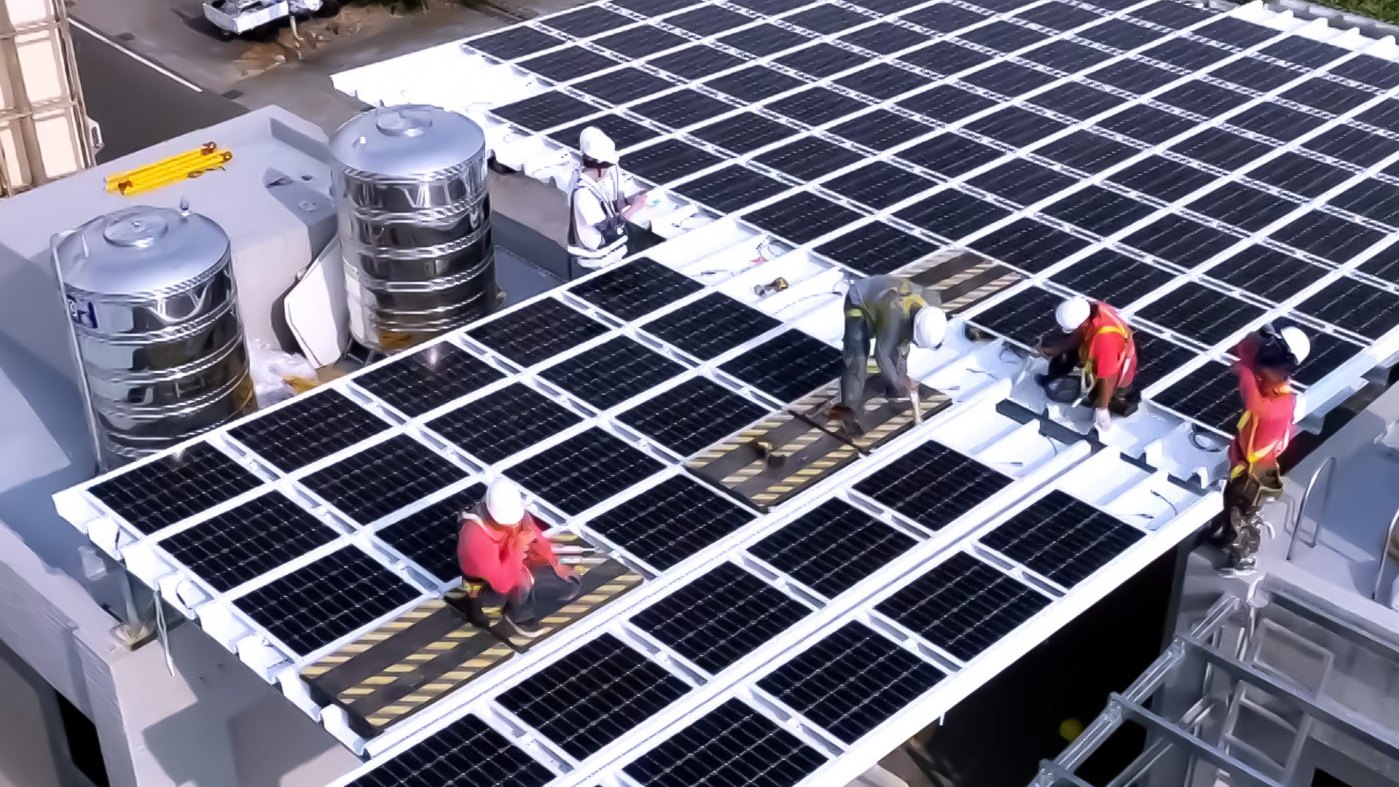 友達打造光電建築一體化整合建材，開發SunSteel光電整合型浪板，實現快速安裝、避免二次施工，讓屋頂光電躍升未來建物新標配。