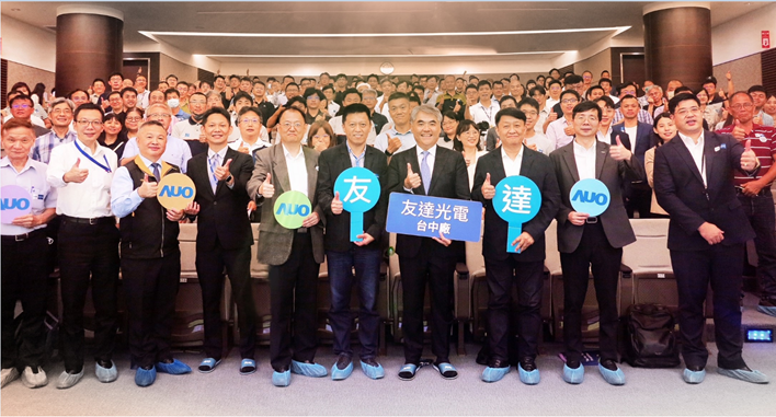 友達以太陽能解決方案領航者，跨足建築領域，4日在台中廠區舉辦「光電建築一體化研討會」，邀請產業先驅共同推動綠化，打造新一代智慧綠建築。